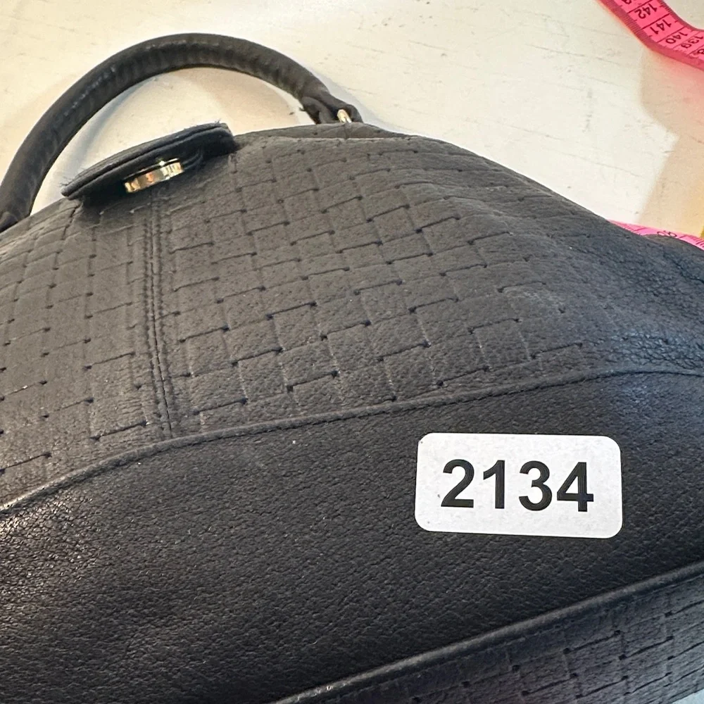A & W Leather Duck Logo medium handbag
